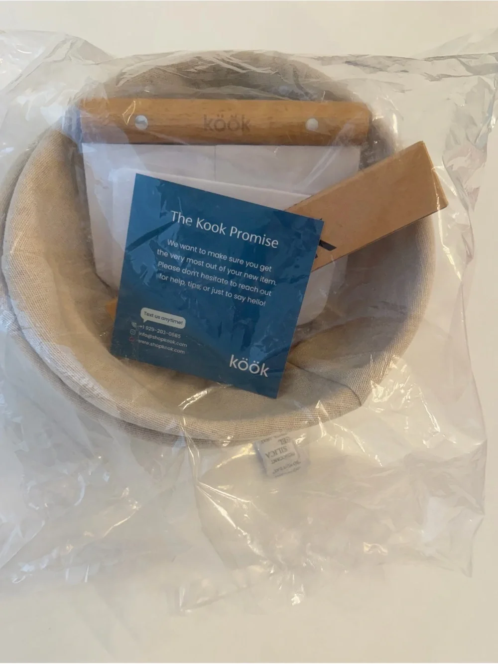 Köok Banneton Bread Proofing Set of 2 Bowls, Scraper & Scoring Lame & Case NWOB